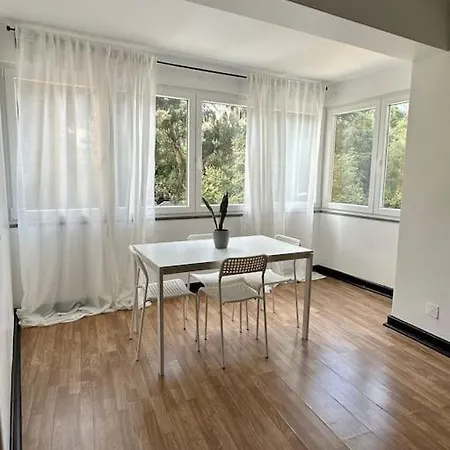 2 Bedroom Apt Walking Distance To