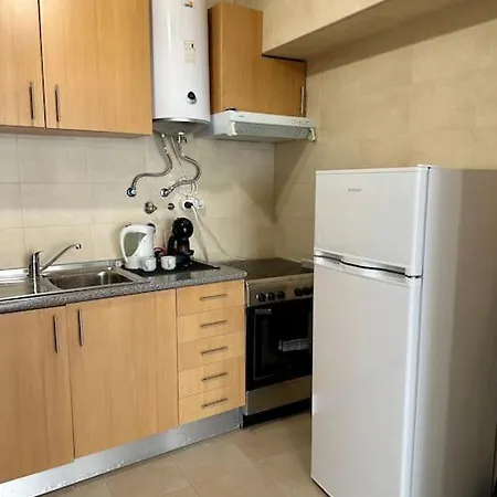 2 Bedroom Apt Walking Distance To *