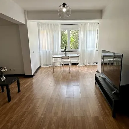 Apartmán 2 Bedroom Apt Walking Distance To *