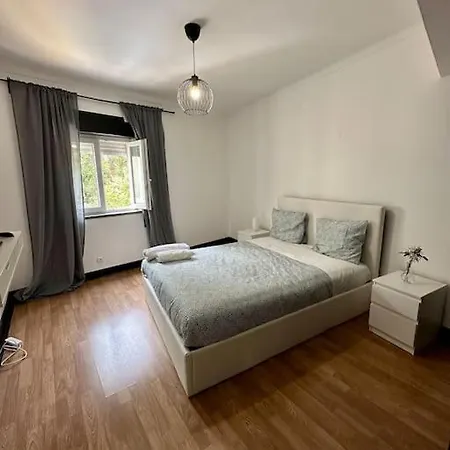2 Bedroom Apt Walking Distance To Apartmán *