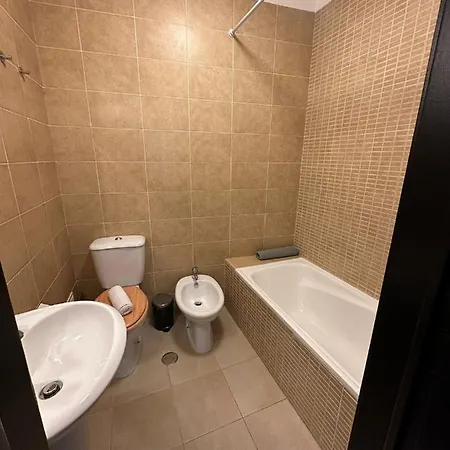 2 Bedroom Apt Walking Distance To Apartmán Estoril
