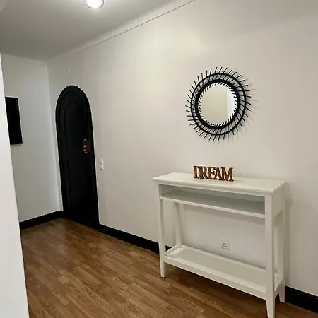 Apartmán 2 Bedroom Apt Walking Distance To