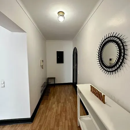 2 Bedroom Apt Walking Distance To